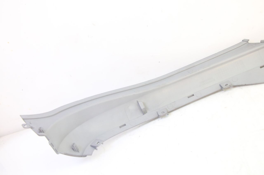 photo de TAPA BAJO EL ASIENTO DERECHO SYM FIDDLE 3 III 125 (2014 - 2020) - Vista general del producto