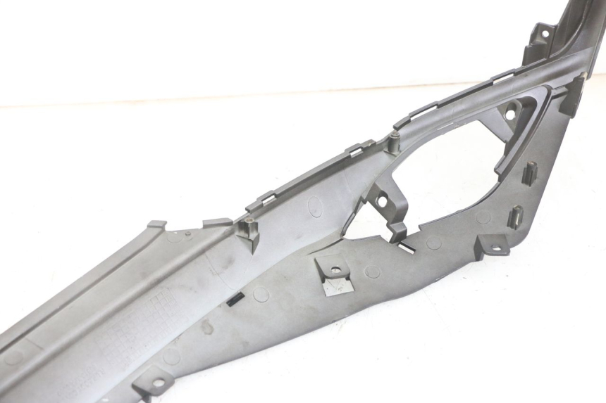 photo de TAPA BAJO ASIENTO DERECHO SYM FIDDLE 3 III 50 (2014 - 2020)