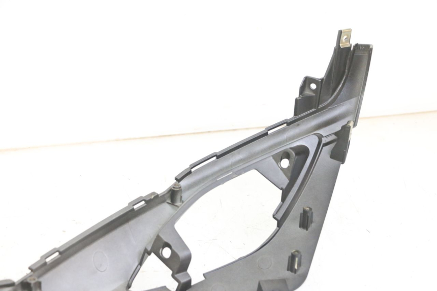 photo de TAPA BAJO ASIENTO DERECHO SYM FIDDLE 3 III 50 (2014 - 2020)