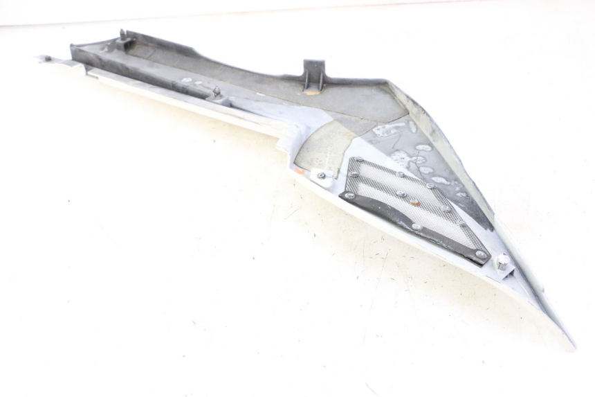 photo de TAPA BAJO ASIENTO DERECHO YAMAHA FJ 36Y 1100 (1984 - 1985)