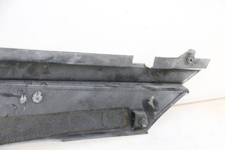 photo de TAPA BAJO ASIENTO DERECHO YAMAHA FJ 36Y 1100 (1984 - 1985)