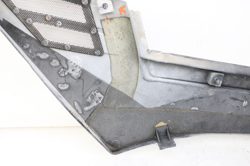 photo de TAPA BAJO ASIENTO DERECHO YAMAHA FJ 36Y 1100 (1984 - 1985)
