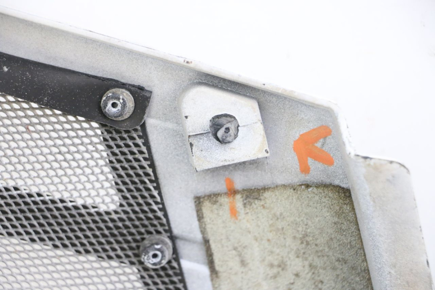 photo de TAPA BAJO ASIENTO DERECHO YAMAHA FJ 36Y 1100 (1984 - 1985)