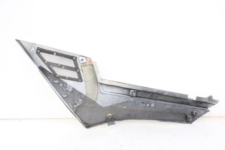 photo de TAPA BAJO ASIENTO DERECHO YAMAHA FJ 36Y 1100 (1984 - 1985)