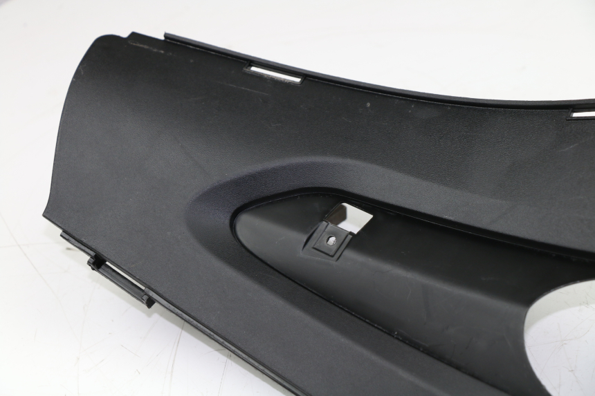 photo de TAPA BAJO EL ASIENTO DERECHO. GILERA RUNNER SP 50 (2009 - 2017)