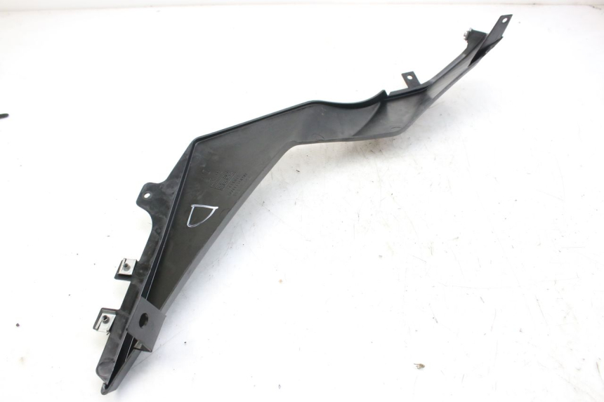 photo de TAPA BAJO EL ASIENTO DERECHO DERBI GPR 50 (2004 - 2009)