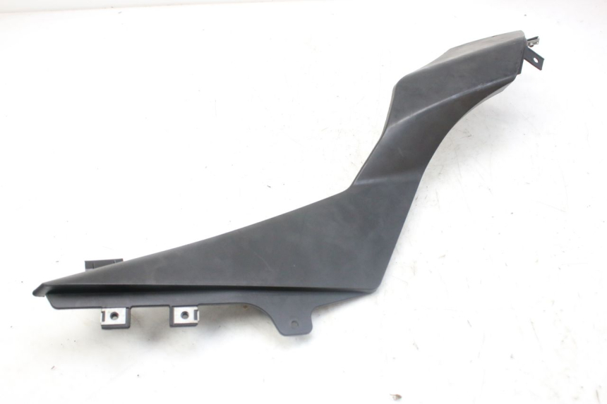 photo de TAPA BAJO EL ASIENTO DERECHO DERBI GPR 50 (2004 - 2009)