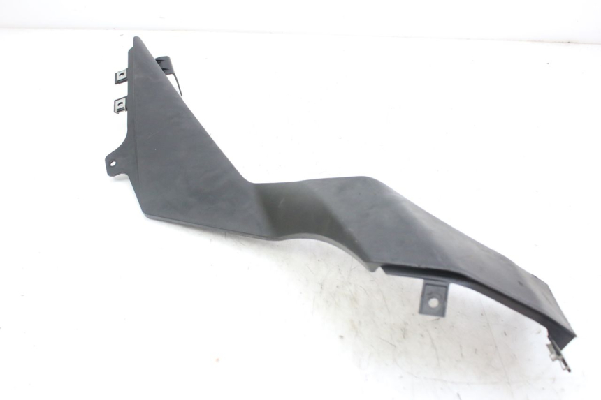 photo de TAPA BAJO EL ASIENTO DERECHO DERBI GPR 50 (2004 - 2009)
