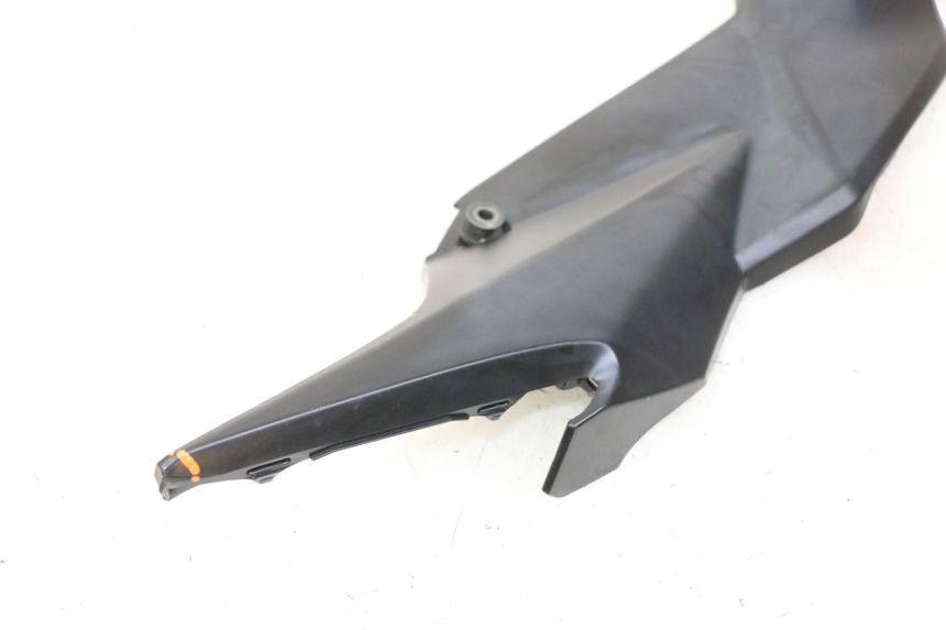 photo de TAPA BAJO ASIENTO DERECHO SUZUKI GSR 750 (2011 - 2017)