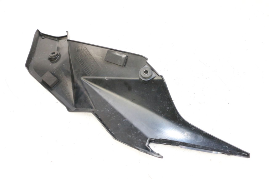 photo de TAPA BAJO ASIENTO DERECHO SUZUKI GSR 750 (2011 - 2017)