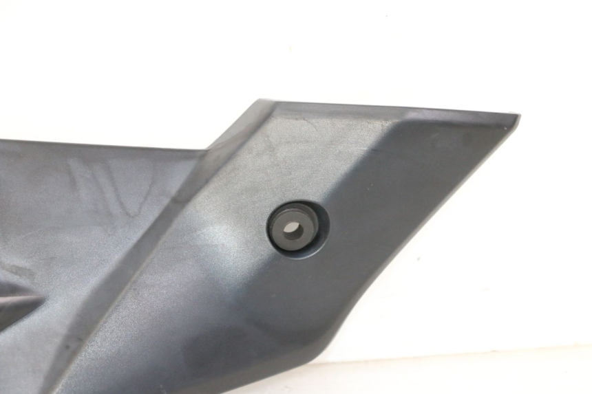 photo de TAPA BAJO ASIENTO DERECHO SUZUKI GSR 750 (2011 - 2017)