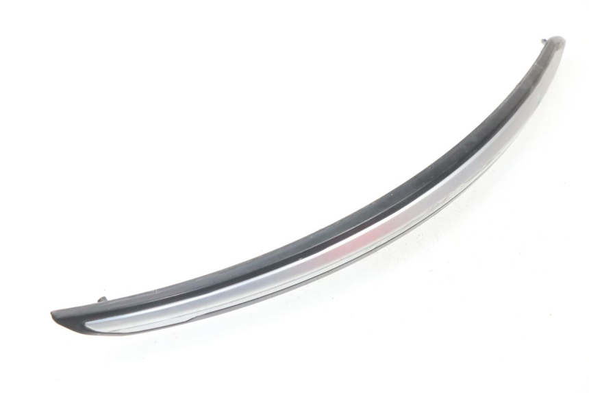 photo de TAPA BAJO ASIENTO DERECHO SYM GTS EVO 125 (2009 - 2013)