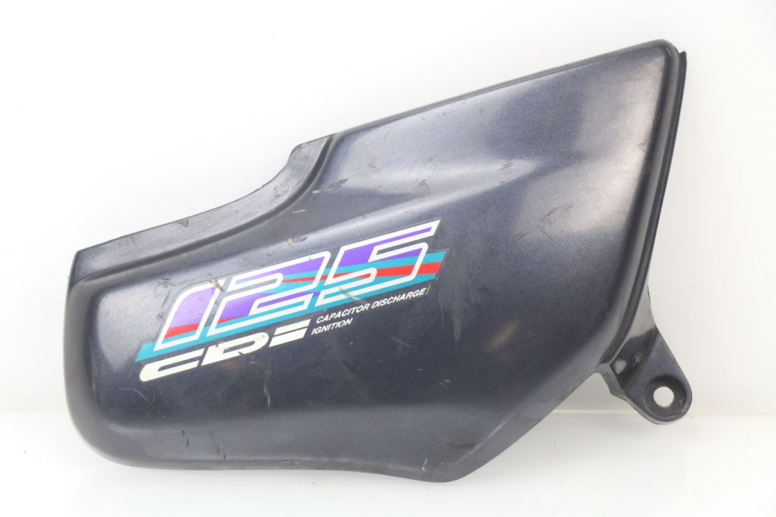 photo de TAPA BAJO ASIENTO DERECHO HONDA CG 125 (1996 - 1998)