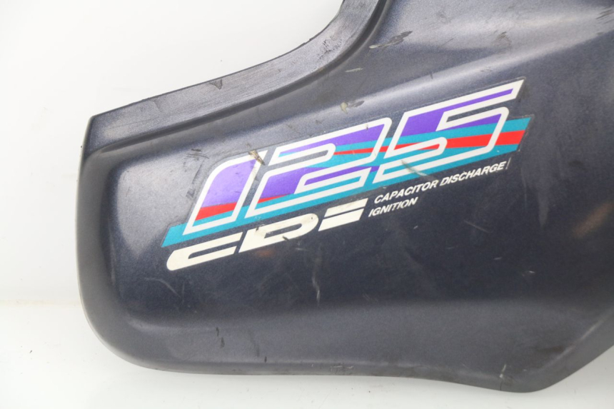 photo de TAPA BAJO ASIENTO DERECHO HONDA CG 125 (1996 - 1998)