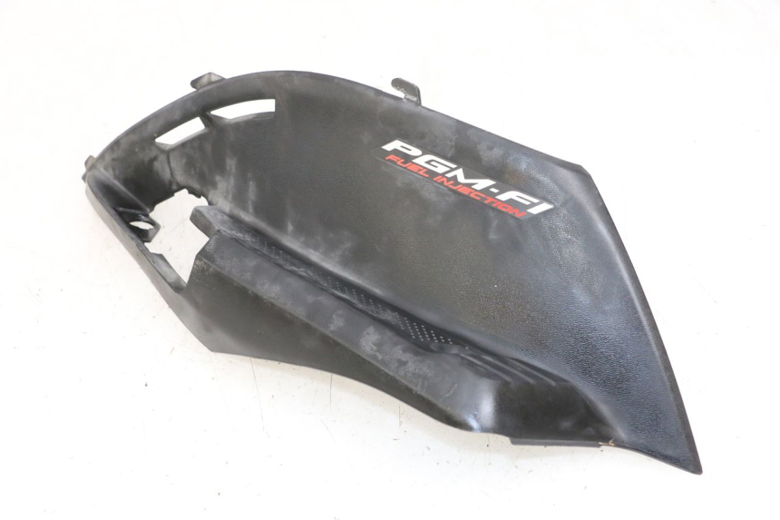 photo de TAPA BAJO ASIENTO DERECHO HONDA NHX LEAD 110 (2008 - 2010)