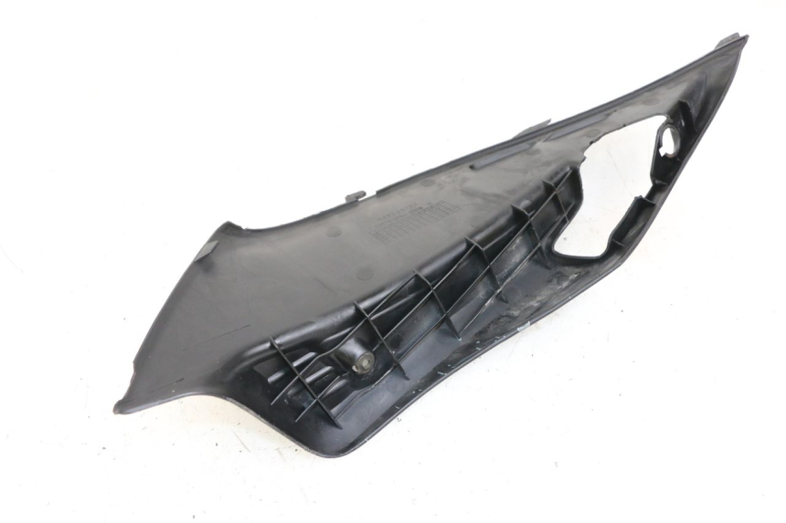 photo de TAPA BAJO ASIENTO DERECHO HONDA NHX LEAD 110 (2008 - 2010)