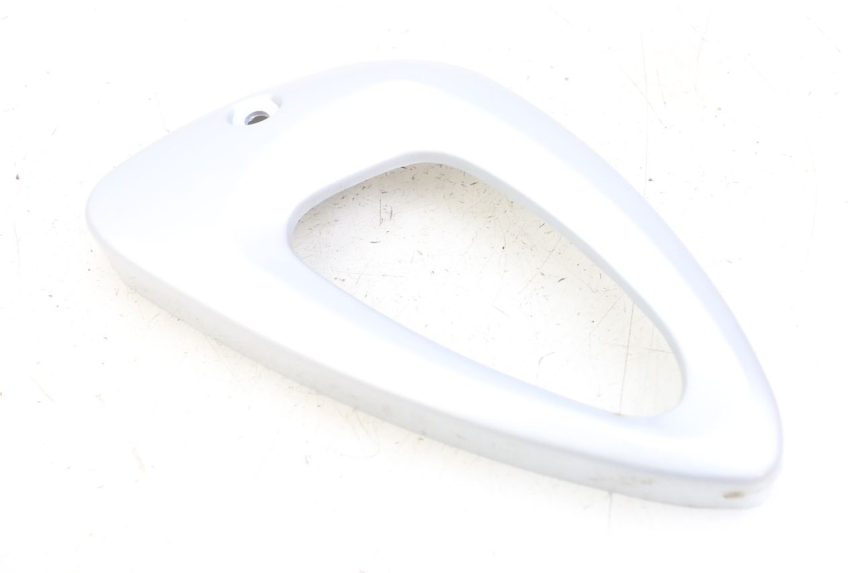 photo de TAPA DEBAJO DEL ASIENTO DERECHO HYOSUNG XRX 125 (2000 - 2008)