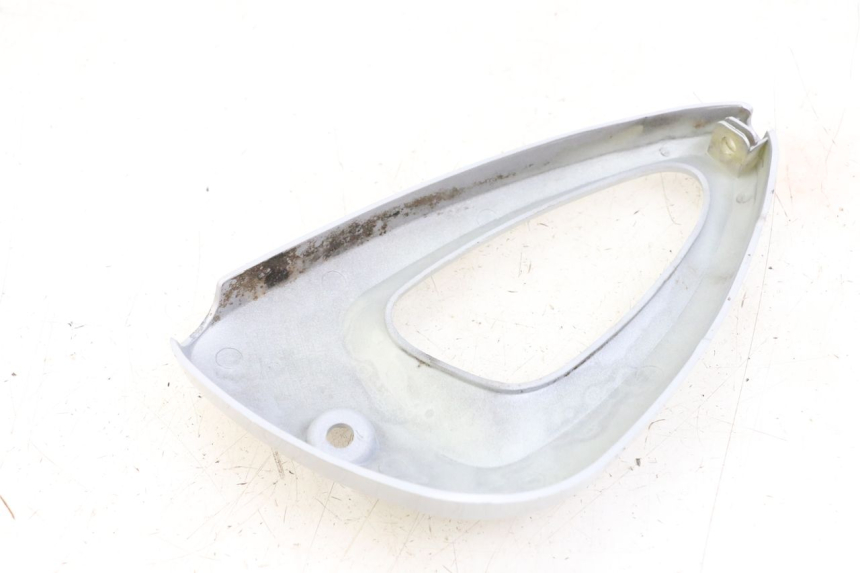photo de TAPA DEBAJO DEL ASIENTO DERECHO HYOSUNG XRX 125 (2000 - 2008)
