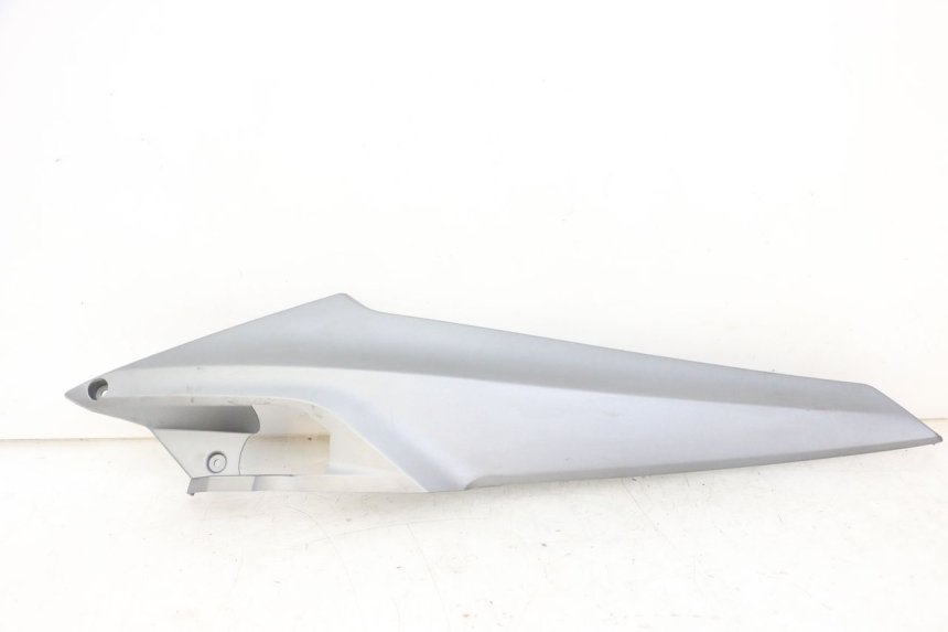 photo de TAPA BAJO ASIENTO DERECHO SYM JOYMAX 125 (2010 - 2017)