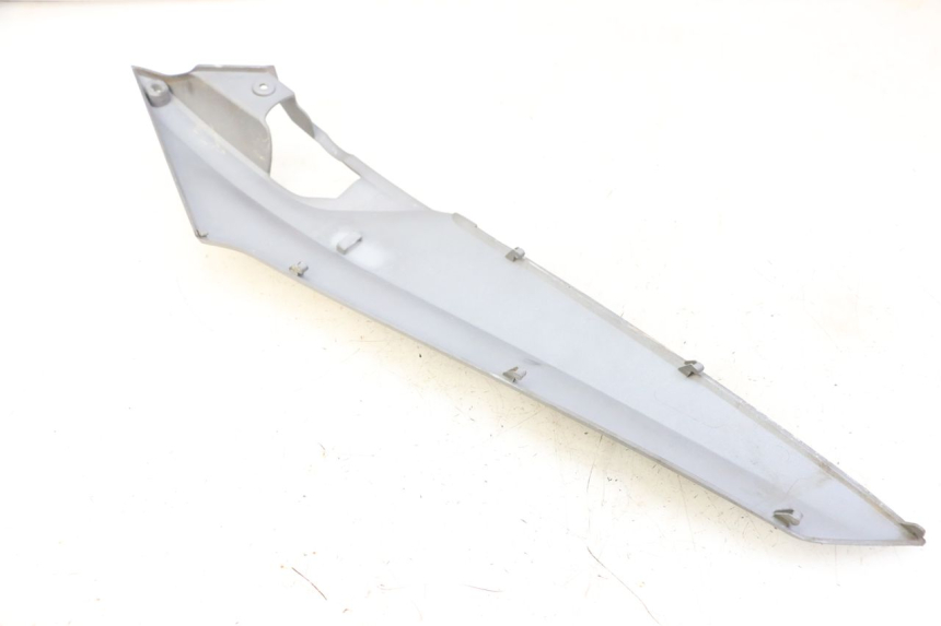 photo de TAPA BAJO ASIENTO DERECHO SYM JOYMAX 125 (2010 - 2017)
