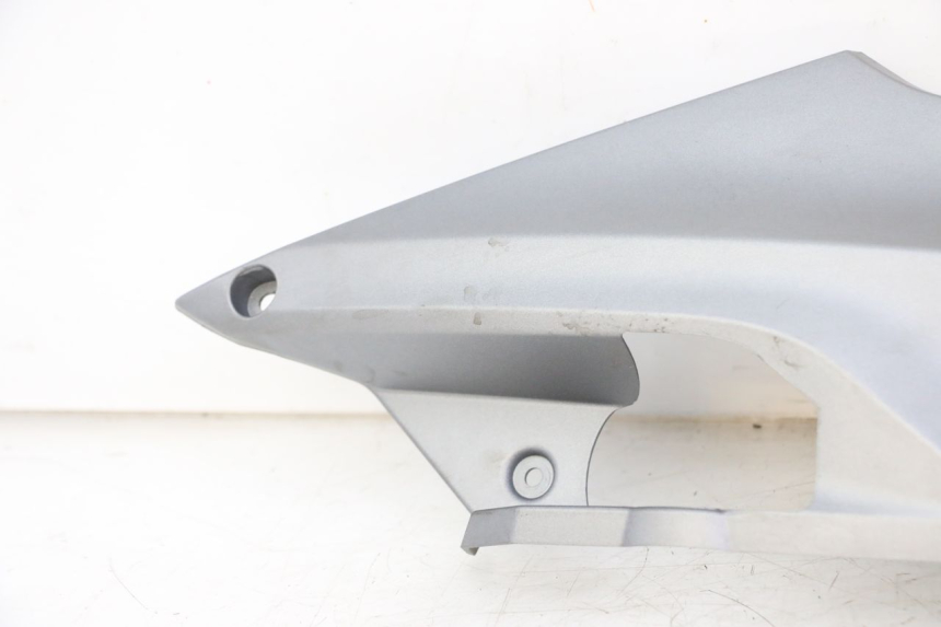 photo de TAPA BAJO ASIENTO DERECHO SYM JOYMAX 125 (2010 - 2017)
