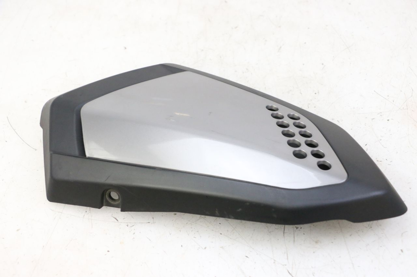 photo de TAPA BAJO ASIENTO DERECHO KEEWAY K-LIGHT KLIGHT 125 (2018 - 2025)