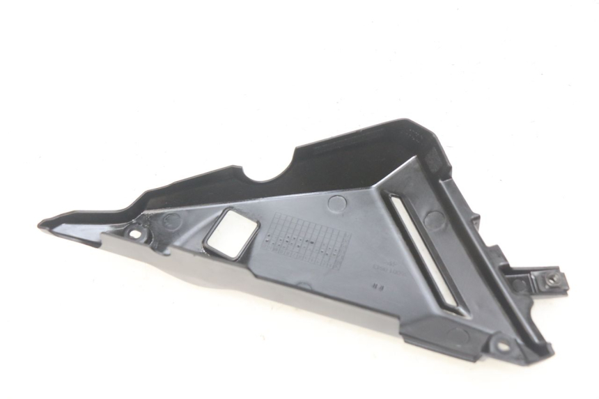 photo de TAPA BAJO EL ASIENTO DERECHO. KAWASAKI Z 650 (2016 - 2019)