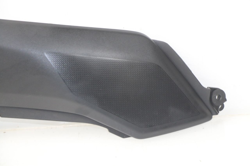 photo de TAPA BAJO ASIENTO DERECHO KAWASAKI Z Z900 900 (2017 - 2019)