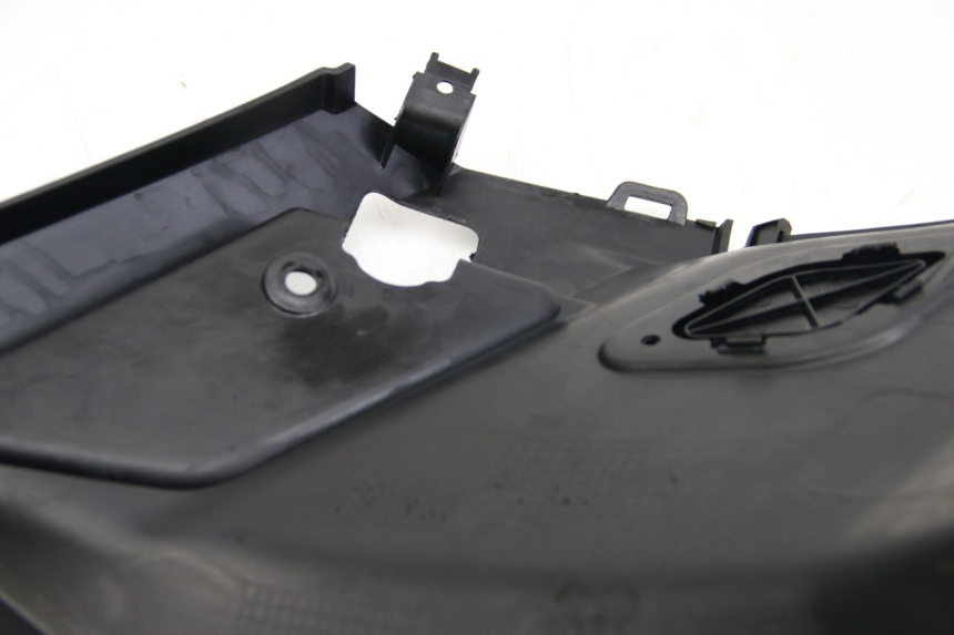 photo de TAPA BAJO ASIENTO DERECHO PEUGEOT KISBEE 2T 50 (2018 - 2022)