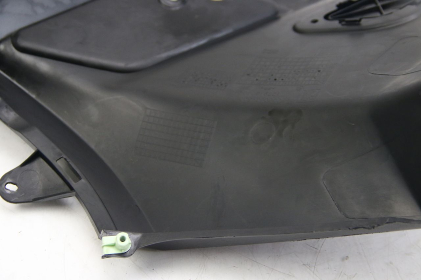 photo de TAPA BAJO ASIENTO DERECHO PEUGEOT KISBEE 2T 50 (2018 - 2022)