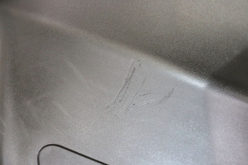 photo de TAPA BAJO ASIENTO DERECHO PEUGEOT KISBEE 2T 50 (2018 - 2022)
