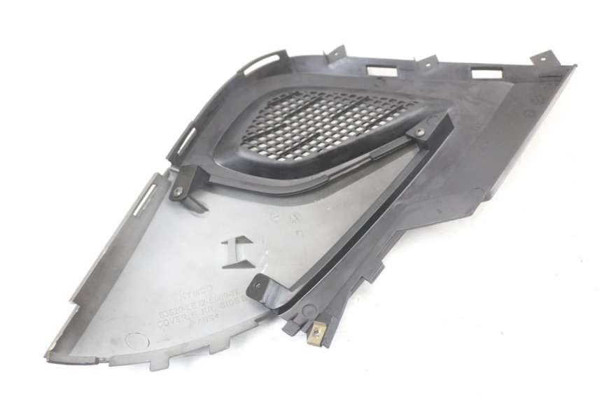 photo de TAPA BAJO ASIENTO DERECHO KYMCO SUPER 8 125 (2008 - 2015)