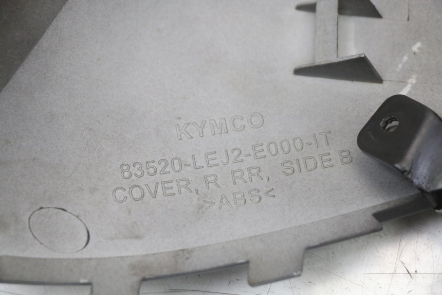 photo de TAPA BAJO ASIENTO DERECHO KYMCO SUPER 8 125 (2008 - 2015)