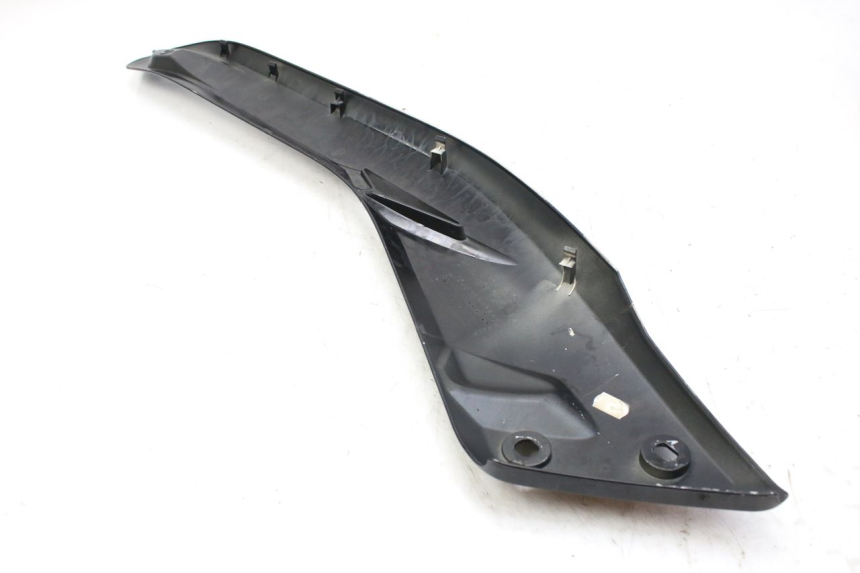 photo de TAPA BAJO EL ASIENTO DERECHO MBK SKYCRUISER 125 (2010 - 2013)