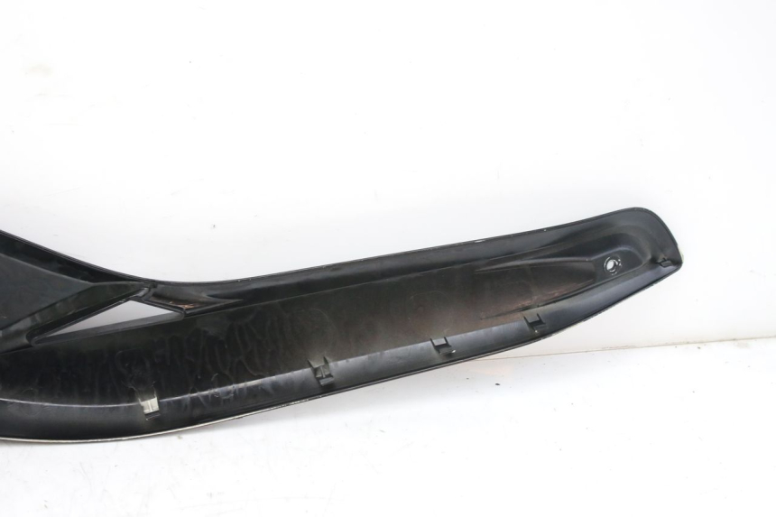 photo de TAPA BAJO EL ASIENTO DERECHO MBK SKYCRUISER 125 (2010 - 2013)
