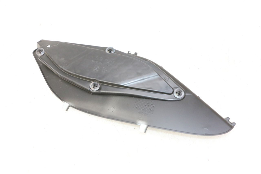 photo de TAPA BAJO ASIENTO DERECHO PIAGGIO MP3 HPE 310 (2024 - 2025)