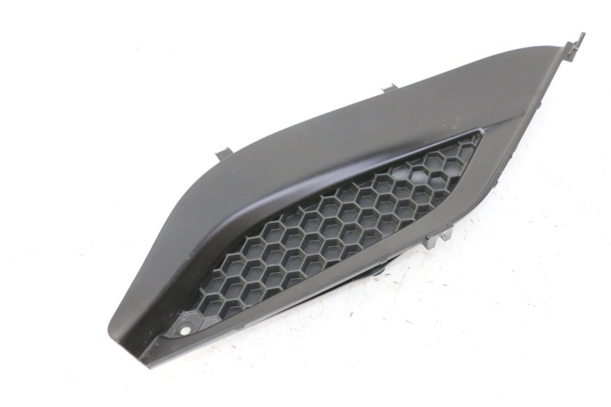 photo de TAPA BAJO ASIENTO DERECHO PIAGGIO MP3 HPE 310 (2024 - 2025)