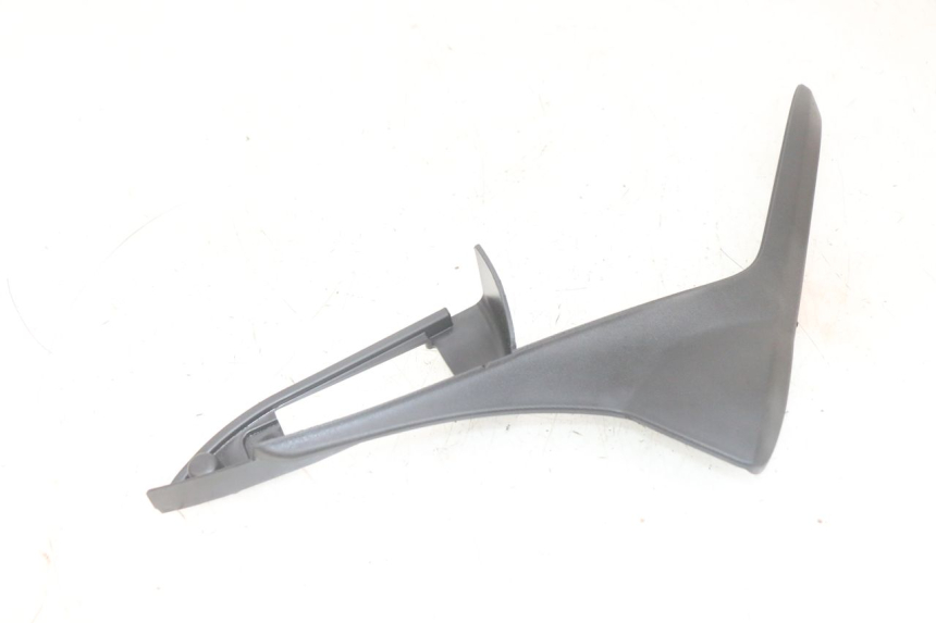 photo de TAPA BAJO ASIENTO DERECHO PIAGGIO MP3 HPE 300 (2019 - 2026) - Detalles de los puntos de fijación