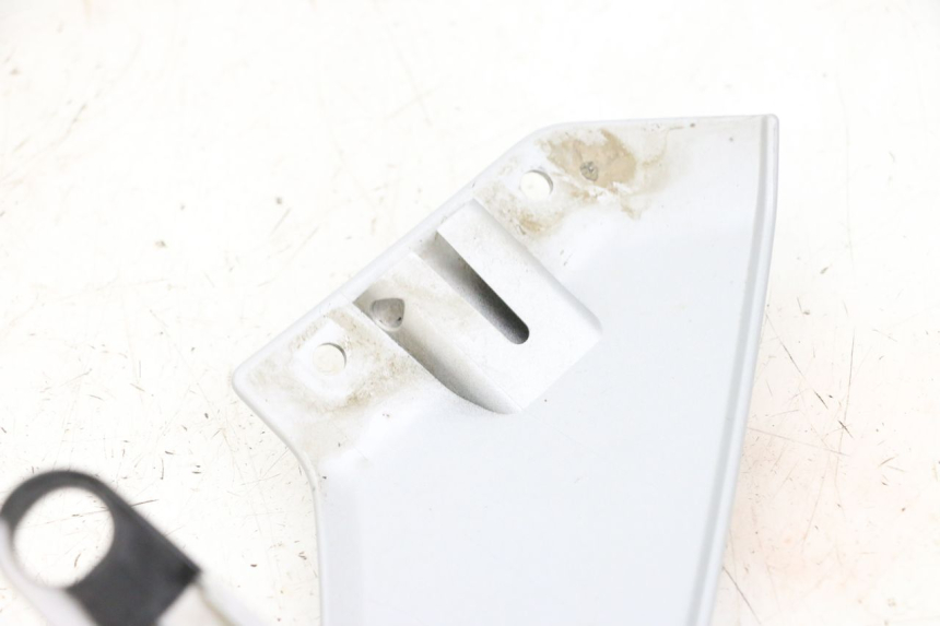 photo de TAPA BAJO ASIENTO DERECHO YAMAHA MT-07 MT07 ABS 700 (2018 - 2020) - Zoom estado de uso