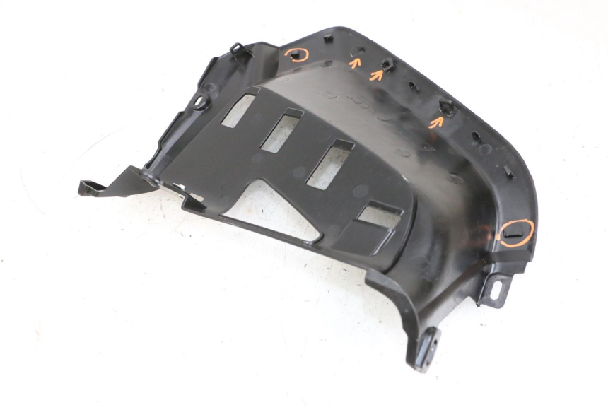 photo de TAPA BAJO ASIENTO DERECHO YAMAHA NEO'S CORE 1 (2022 - 2026) - Detalle de la pieza