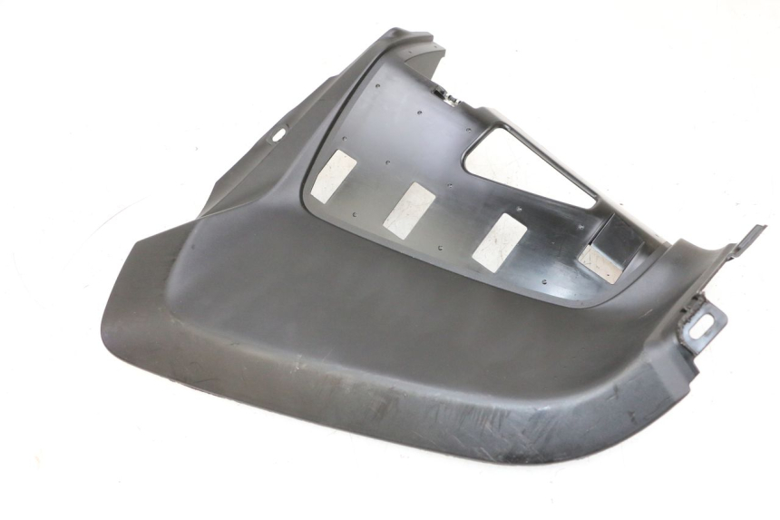 photo de TAPA BAJO ASIENTO DERECHO YAMAHA NEO'S CORE 1 (2022 - 2026) - Enfoque en la estructura