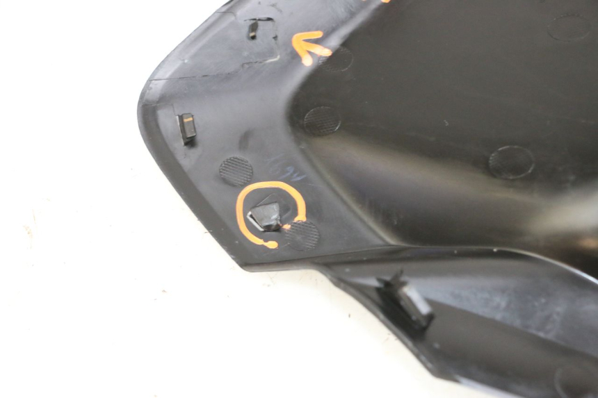 photo de TAPA BAJO ASIENTO DERECHO YAMAHA NEO'S CORE 1 (2022 - 2026) - Zoom estado de uso