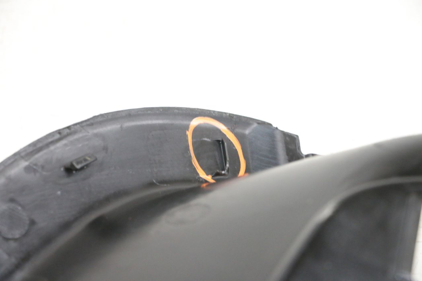 photo de TAPA BAJO ASIENTO DERECHO YAMAHA NEO'S CORE 1 (2022 - 2026) - Otra perspectiva