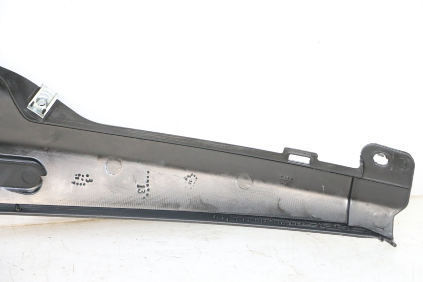 photo de TAPA BAJO ASIENTO DERECHO PIAGGIO NRG POWER PUREJET 50 (2018 - 2021)