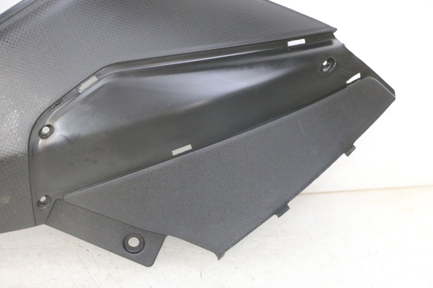 photo de TAPA BAJO ASIENTO DERECHO PIAGGIO NRG POWER PUREJET 50 (2018 - 2021)