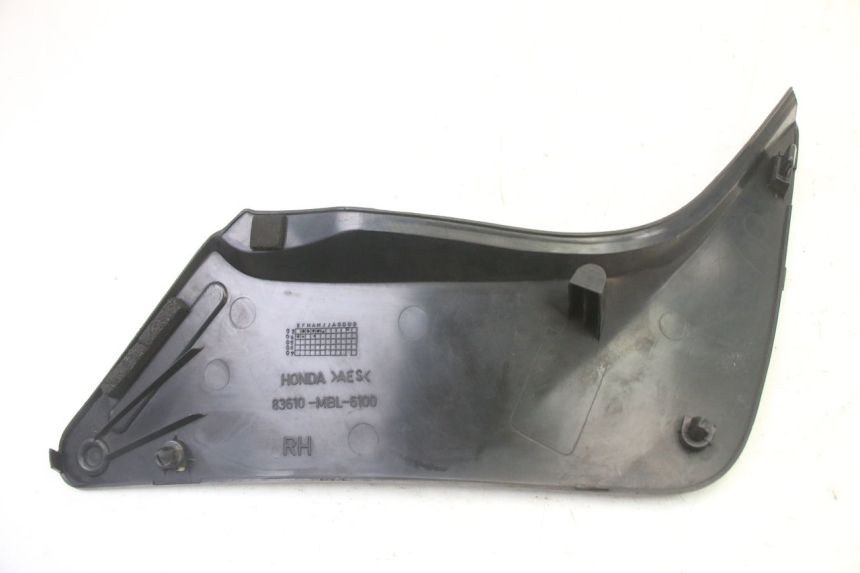 photo de TAPA BAJO ASIENTO DERECHO HONDA NTV DEAUVILLE 650 (2001 - 2006)