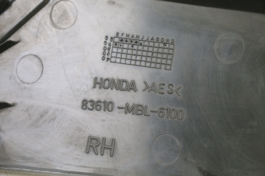 photo de TAPA BAJO ASIENTO DERECHO HONDA NTV DEAUVILLE 650 (2001 - 2006)