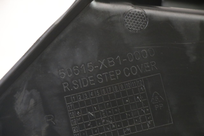 photo de TAPA BAJO ASIENTO DERECHO SYM ORBIT III 3 4T 50 (2021 - 2025)