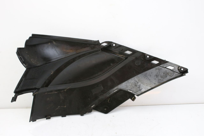 photo de TAPA BAJO EL ASIENTO DERECHO KEEWAY OUTLOOK 125 (2007 - 2013)