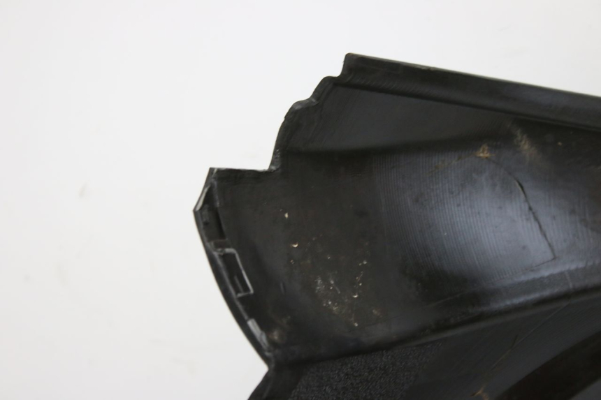 photo de TAPA BAJO EL ASIENTO DERECHO KEEWAY OUTLOOK 125 (2007 - 2013)